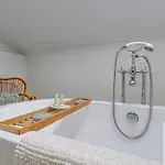 Wonderful With Heated Pool Апартаменты