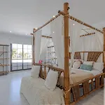 Wonderful With Heated Pool Апартаменты *