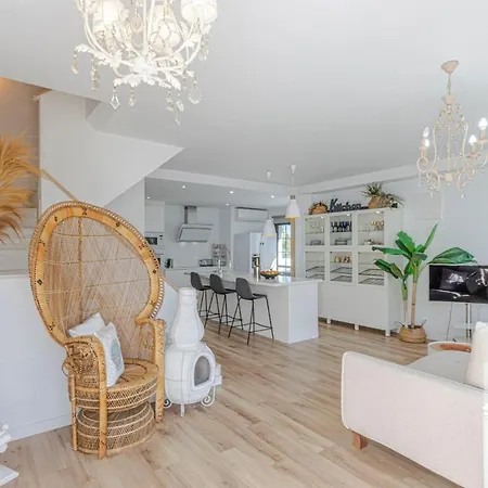 Wonderful With Heated Pool Apartman *